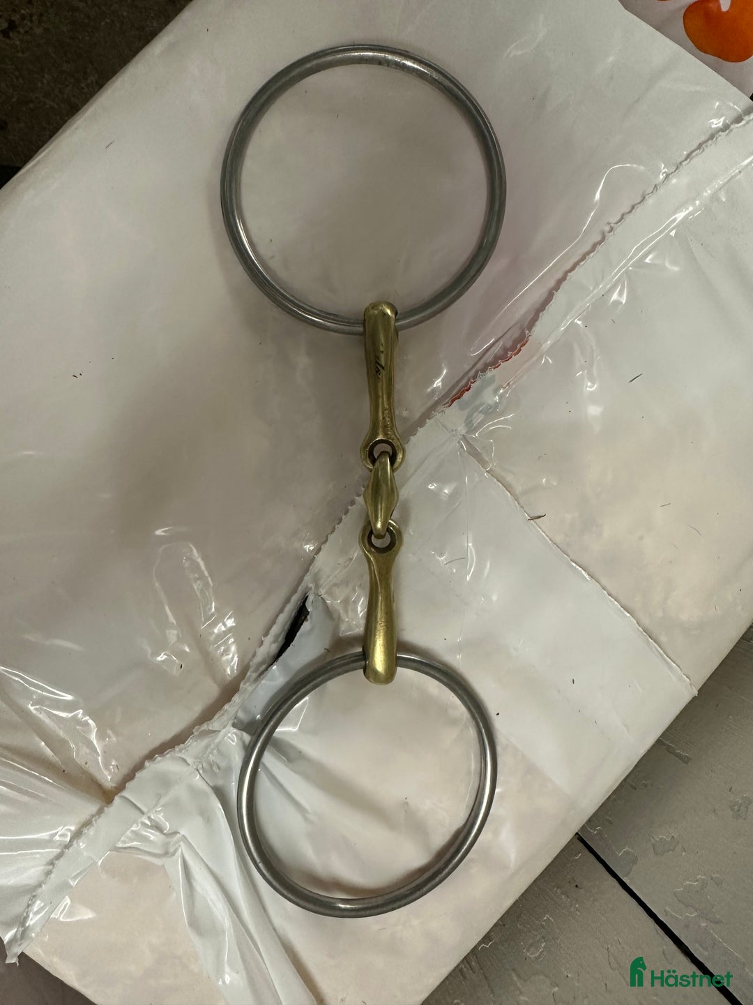 Bett hästutrustning till salu: Valsbett tredelat i mässing - Annons 1