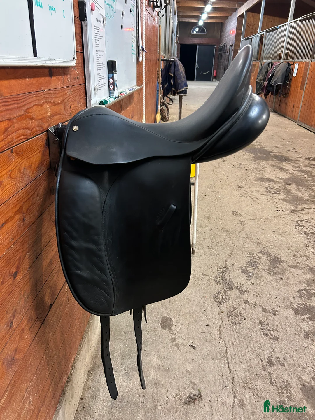 Sadlar hästutrustning till salu: Sadel i Vällingby - Annons 1