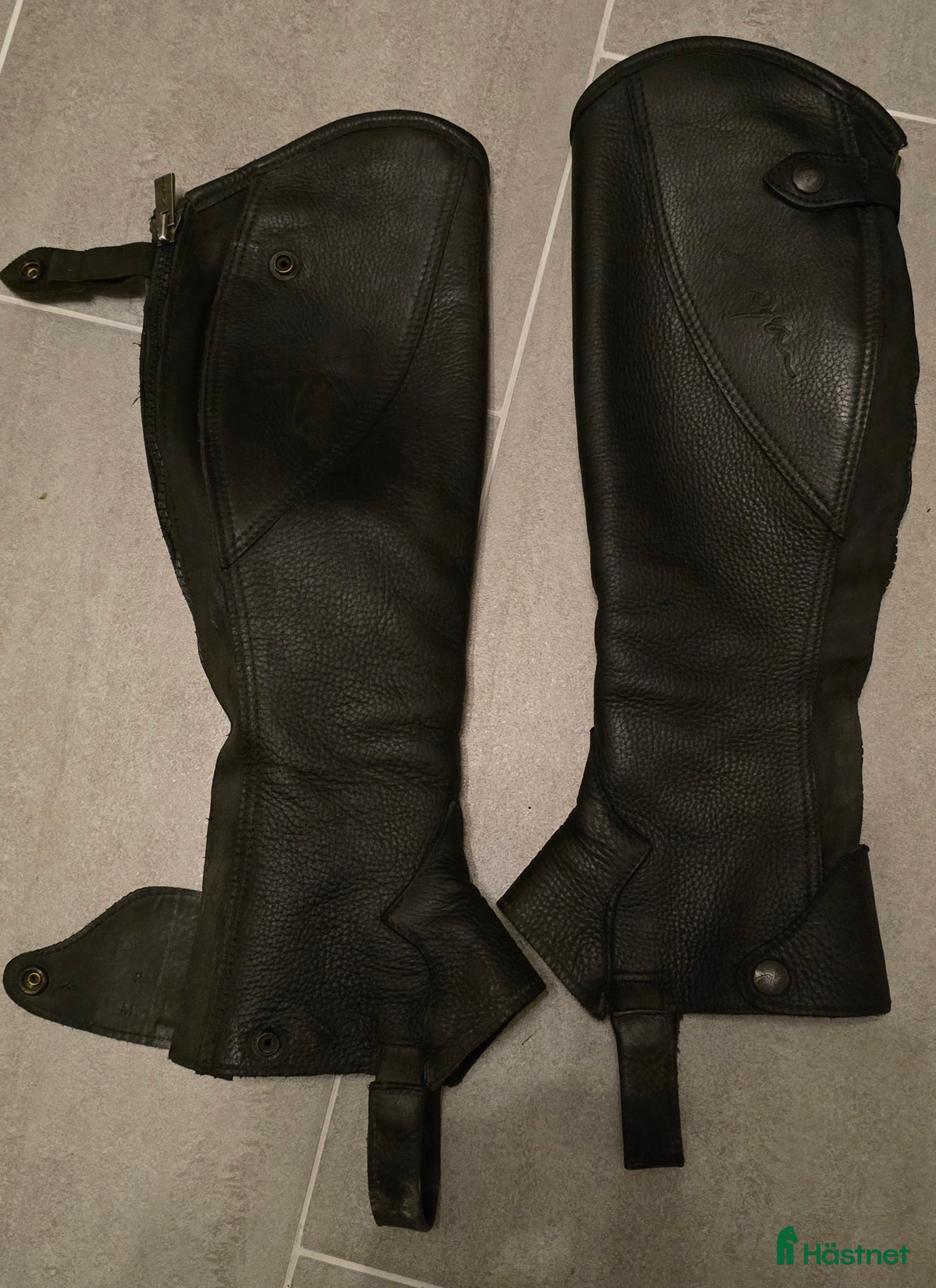 Övrig Ryttarutrustning ryttarutrustning till salu: Svarta Dyon shortchaps  i Ekerö - Annons 22