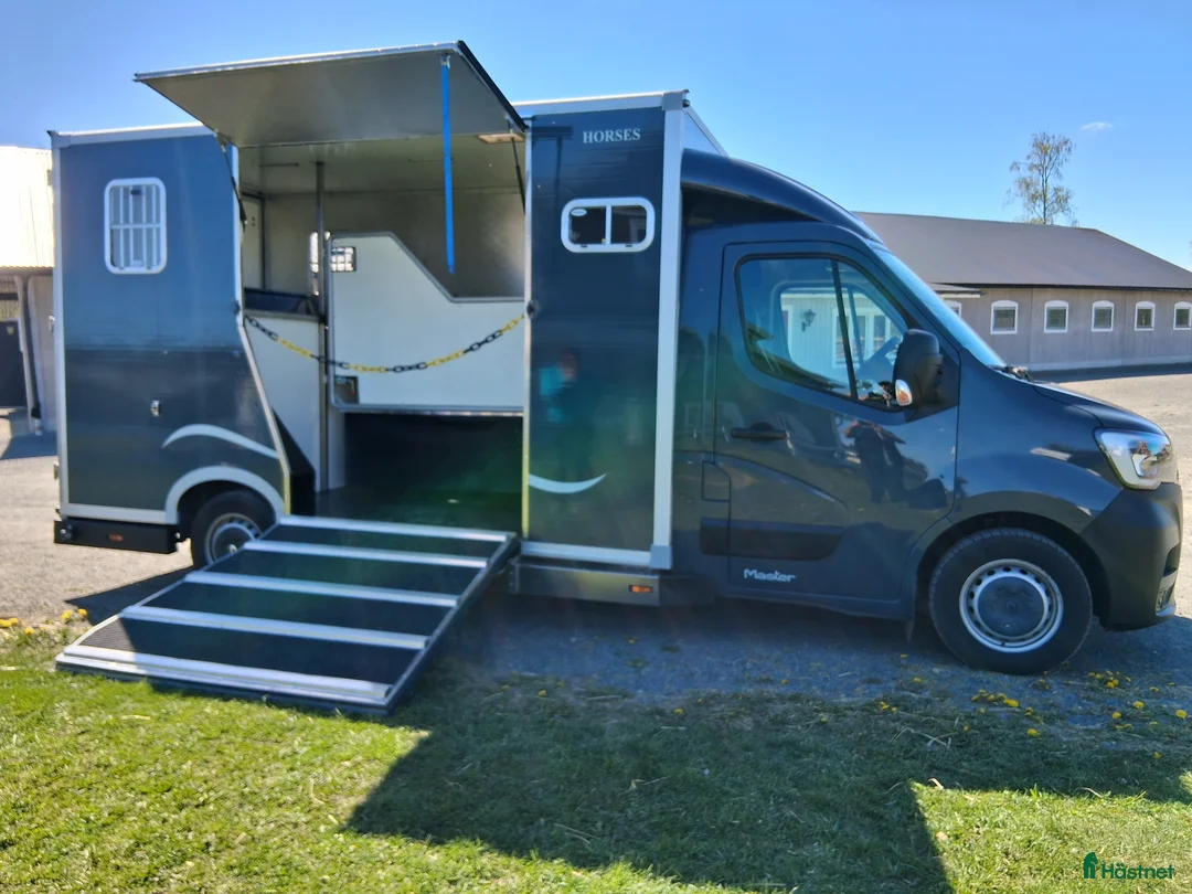 Hästlastbilar  fordon & transport till salu: Renault master  2021  - Annons 1