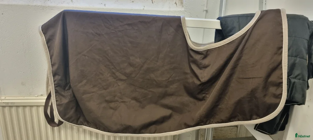 Täcken hästutrustning till salu: Skrittäcke stl 145cm - Annons 1