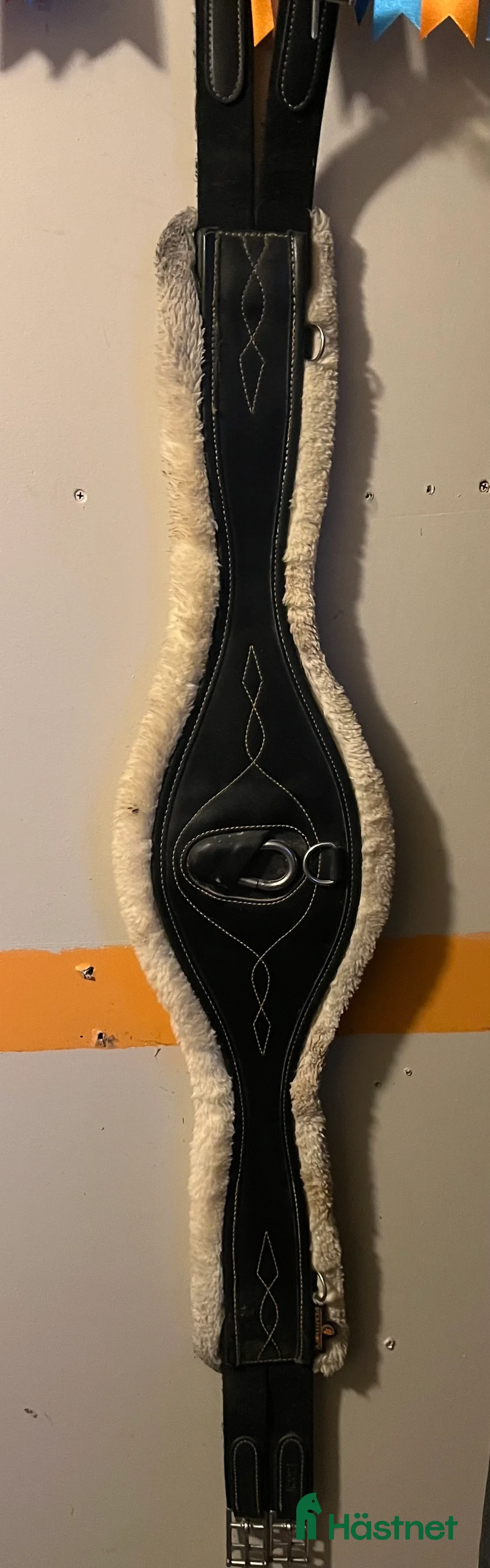 Sadeltillbehör hästutrustning till salu: Kentucky sadelgjord med fårskinn i Mjölby - Annons 1