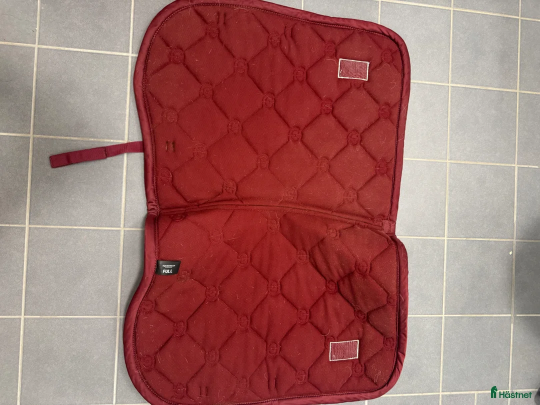 Schabrak & Vojlockar hästutrustning till salu: 2 st equestrian schabrak  i Trelleborg - Annons 6