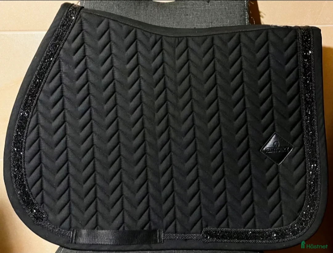 Schabrak & Vojlockar hästutrustning till salu: Kentucky-schabrak till Ponny - Annons 1