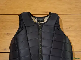 Säkerhetsvästar ryttarutrustning till salu: Racesafe ridväst i Örebro - Annons 11