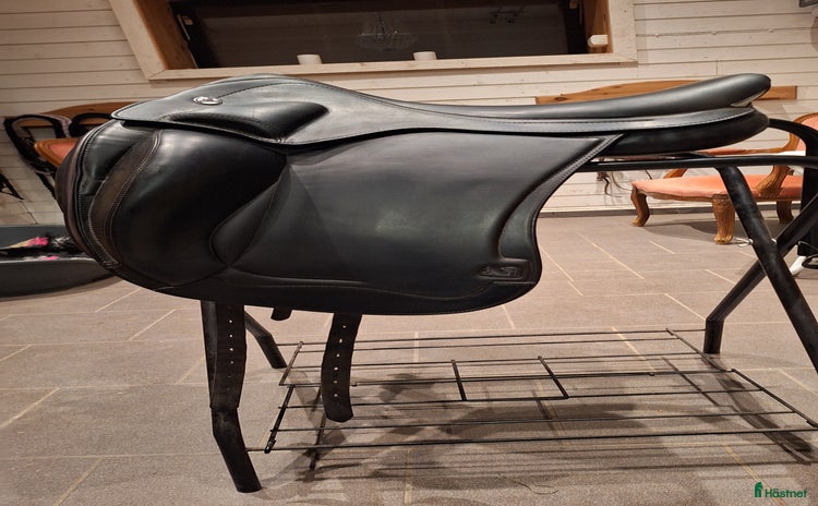 Sadlar hästutrustning till salu i Gränna - Annons 4