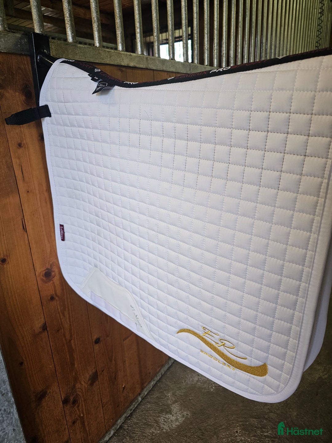 Sadeltillbehör hästutrustning till salu: Super fint lemiux dressyr schabrak  i Vetlanda - Annons 1