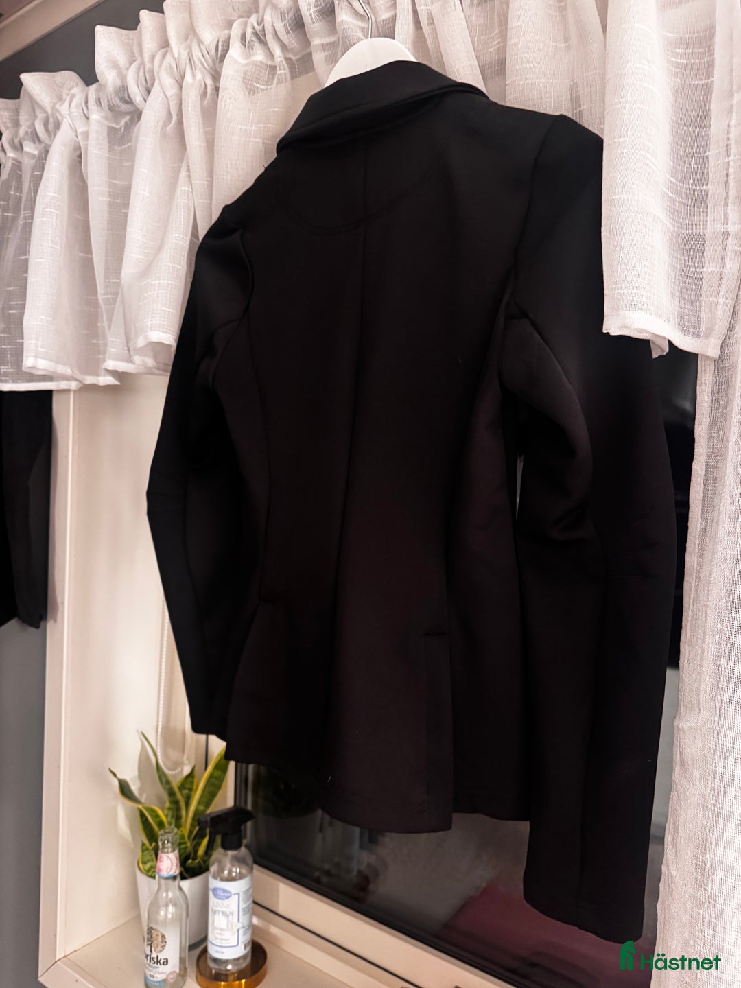 Jackor & Kavajer ryttarutrustning till salu: Fin kavaj från Crw💕 i Vinberg - Annons 4