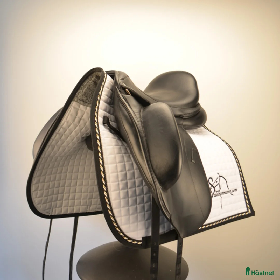 Sadlar hästutrustning till salu: Fantastisk dressyrsadel, Custom Omni  - Annons 2