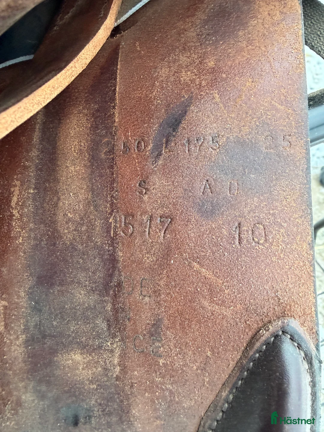 Sadlar hästutrustning till salu: Fin Butet hoppsadel i Runhällen - Annons 4