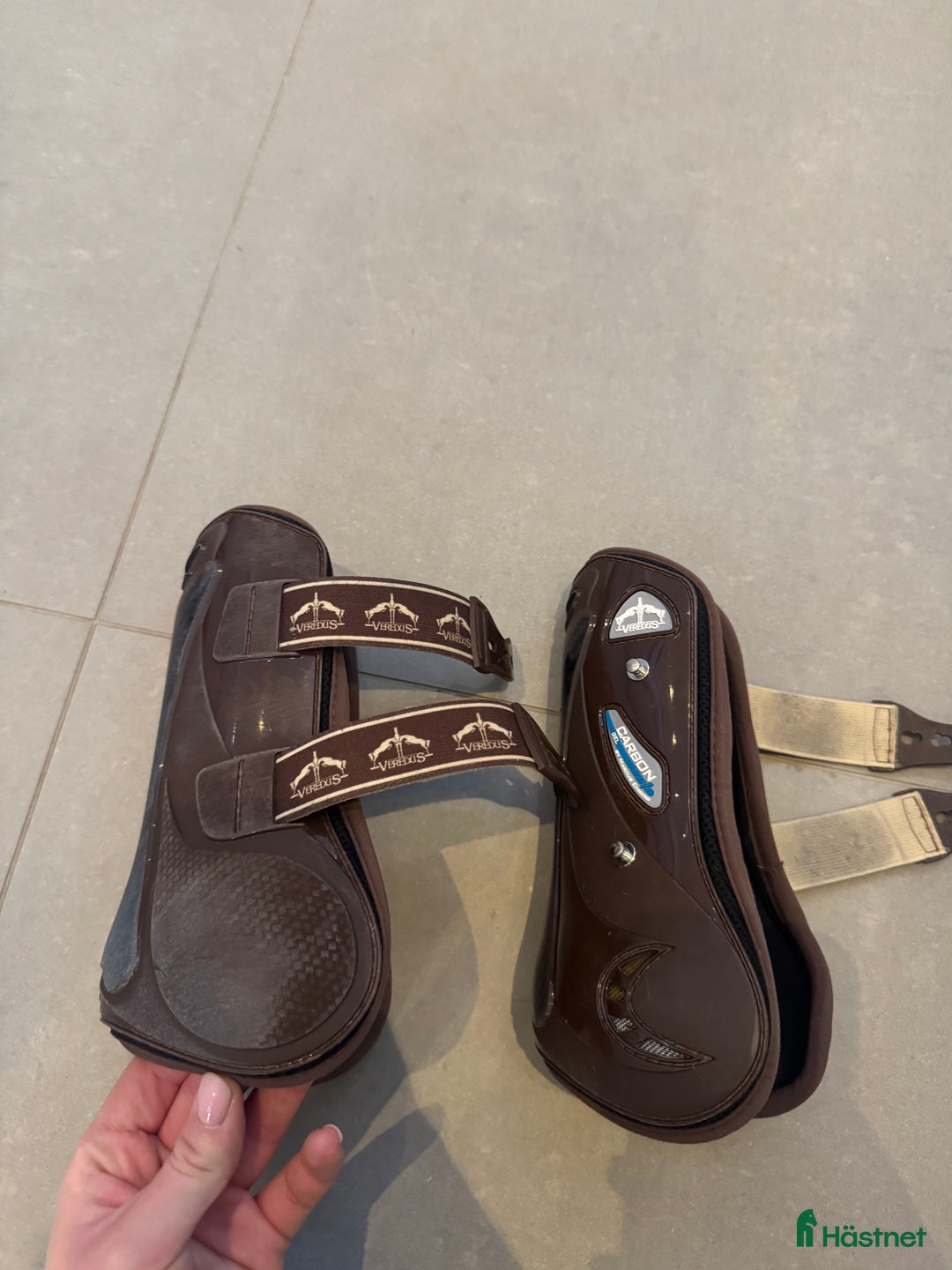 Benskydd hästutrustning till salu: Vestrum Carbon Gel Vento Benskydd Brun i Bromma - Annons 1