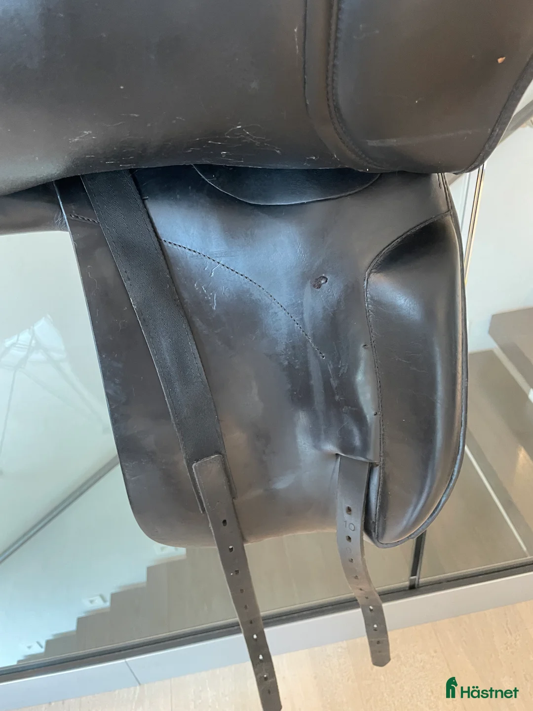 Sadlar hästutrustning till salu: Svart Prestige dressyrsadel i 16’ i Ekerö - Annons 2