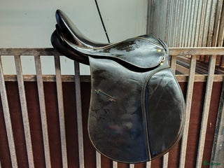 Sadlar hästutrustning till salu: Svart allroundsadel i Gamleby - Annons 5