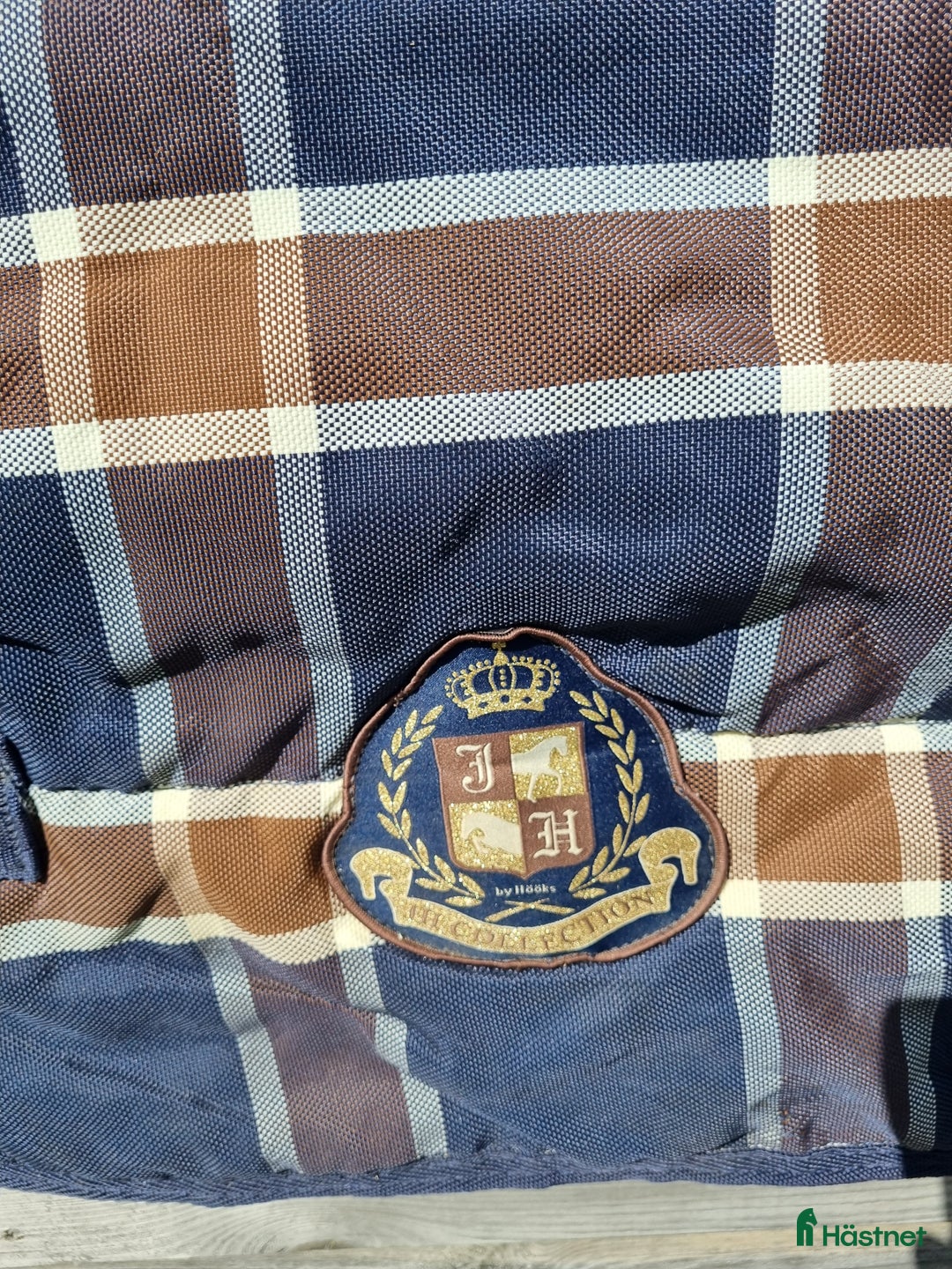 Täcken hästutrustning till salu: Stalltäcke till vintern 135 cm 400g i Tvååker - Annons 2