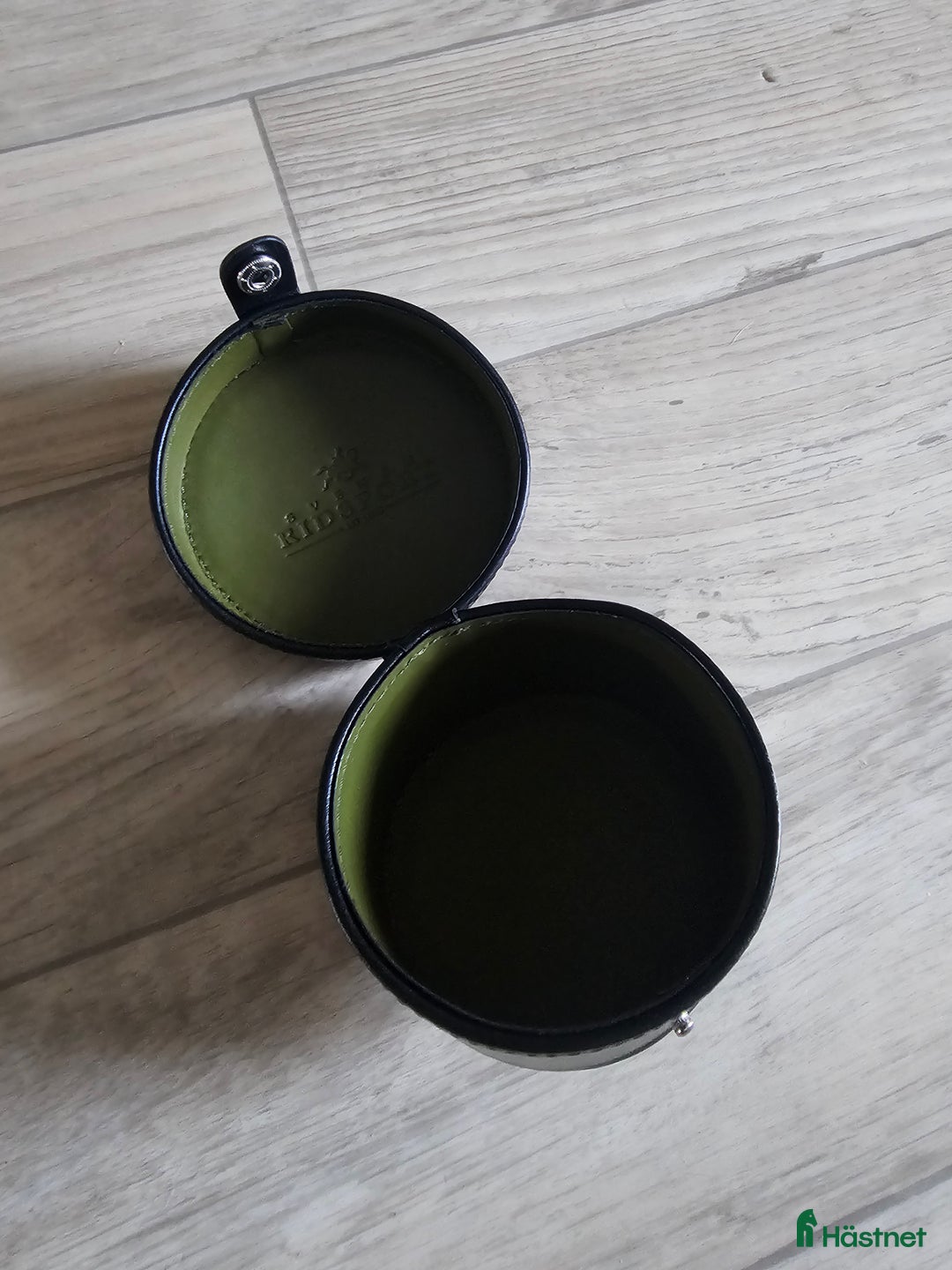 Hästinspirerad heminredning övrig utrustning till salu: Söt ask I läder  i Vetlanda - Annons 2