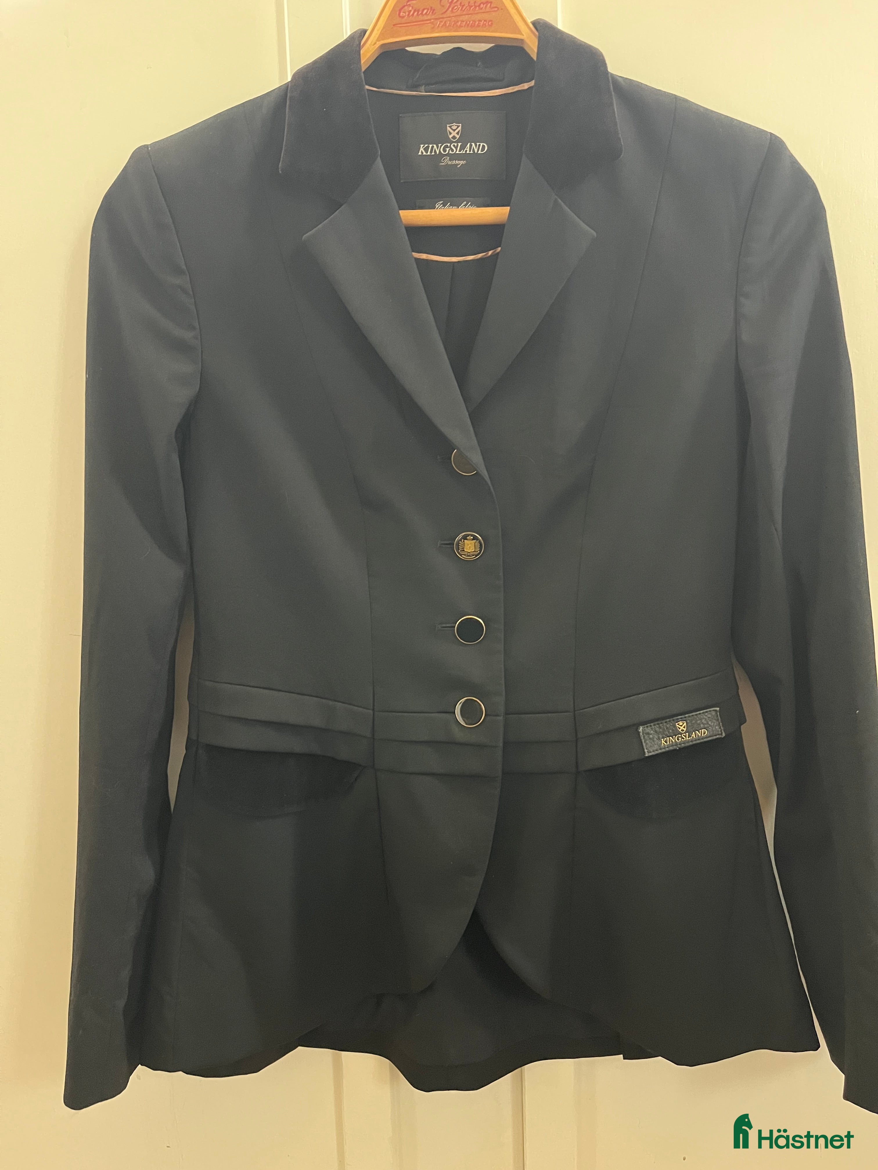 Jackor &amp; Kavajer ryttarutrustning till salu: Tävlingskavaj Kingsland Italien fabric i Vessigebro - Annons 8