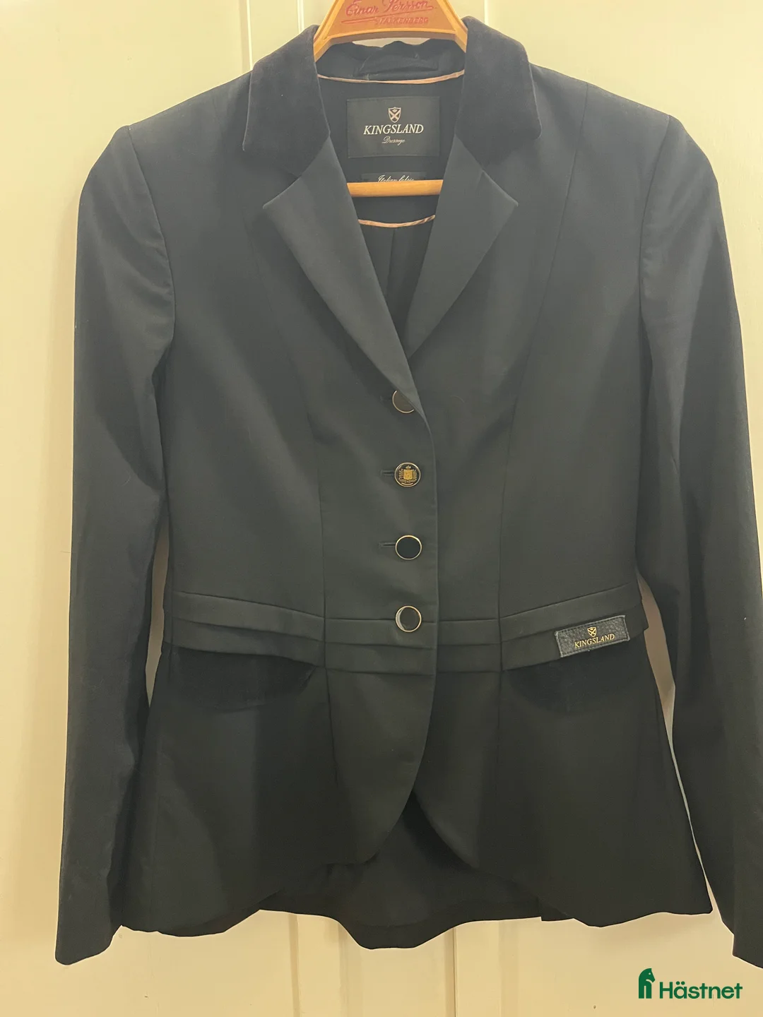 Jackor & Kavajer ryttarutrustning till salu: Tävlingskavaj Kingsland Italien fabric i Vessigebro - Annons 1