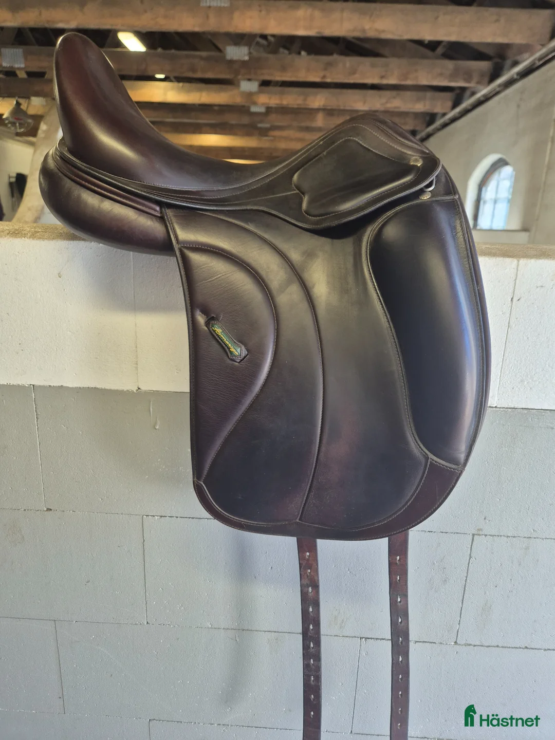 Sadlar hästutrustning till salu: Väldigt fin Dressyrsadel - Annons 1