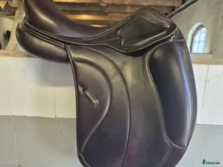 Sadlar hästutrustning Väldigt fin Dressyrsadel - Annons 16