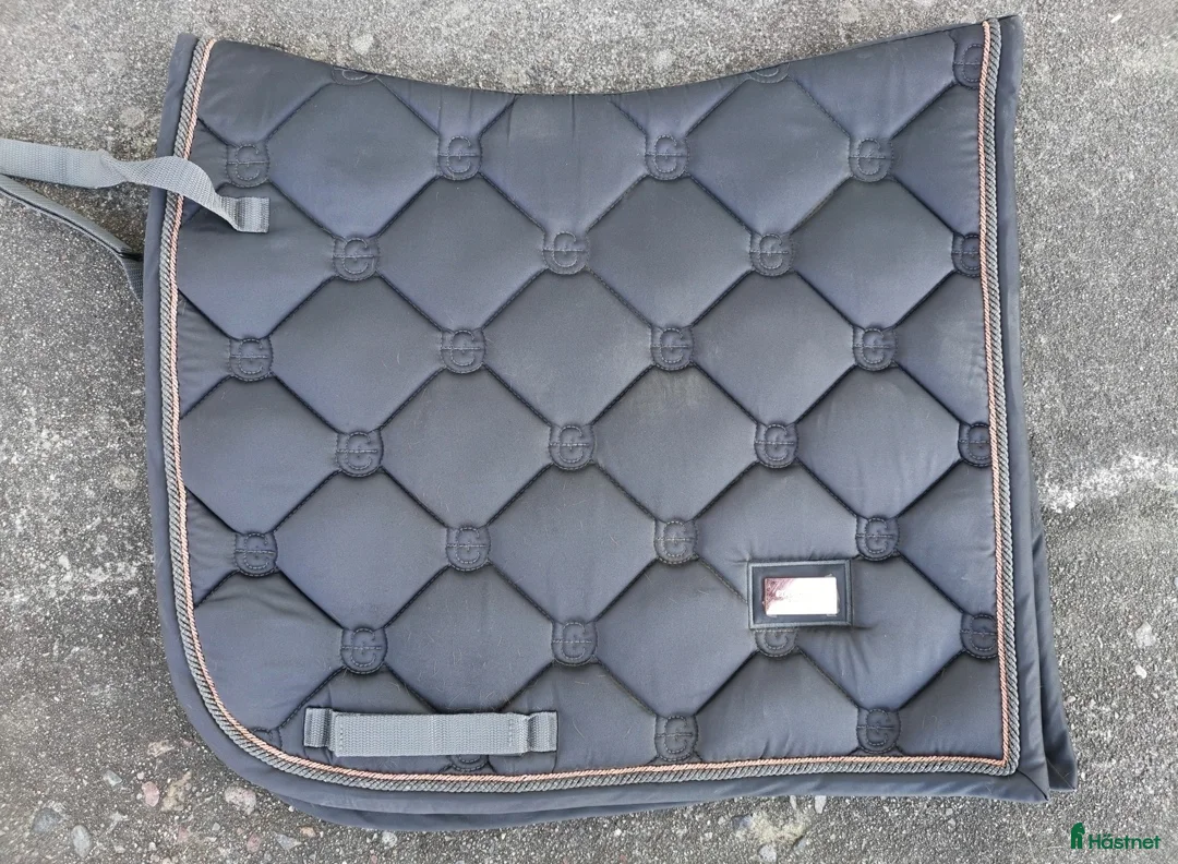 Schabrak & Vojlockar hästutrustning till salu: Equestrian Stockholm schabrak  - Annons 1