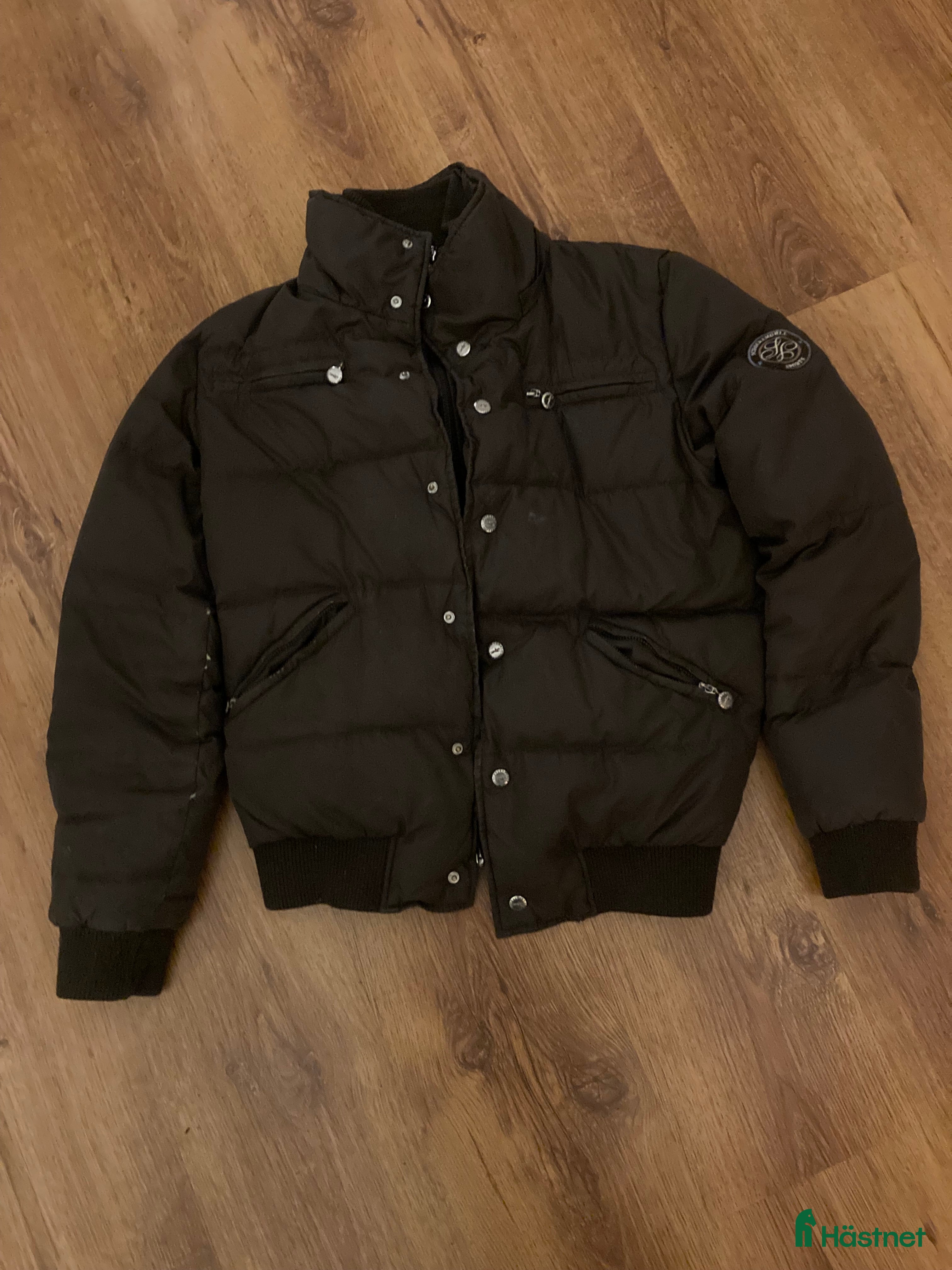 Jackor & Kavajer ryttarutrustning till salu: Dunjacka från Schockemöhle och Crw - Annons 2