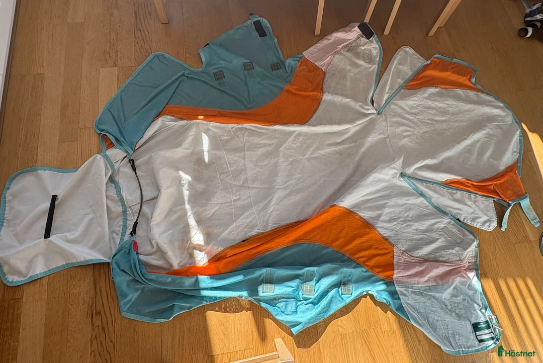 Täcken hästutrustning till salu: Flug och regntäcke horseware  - Annons 9