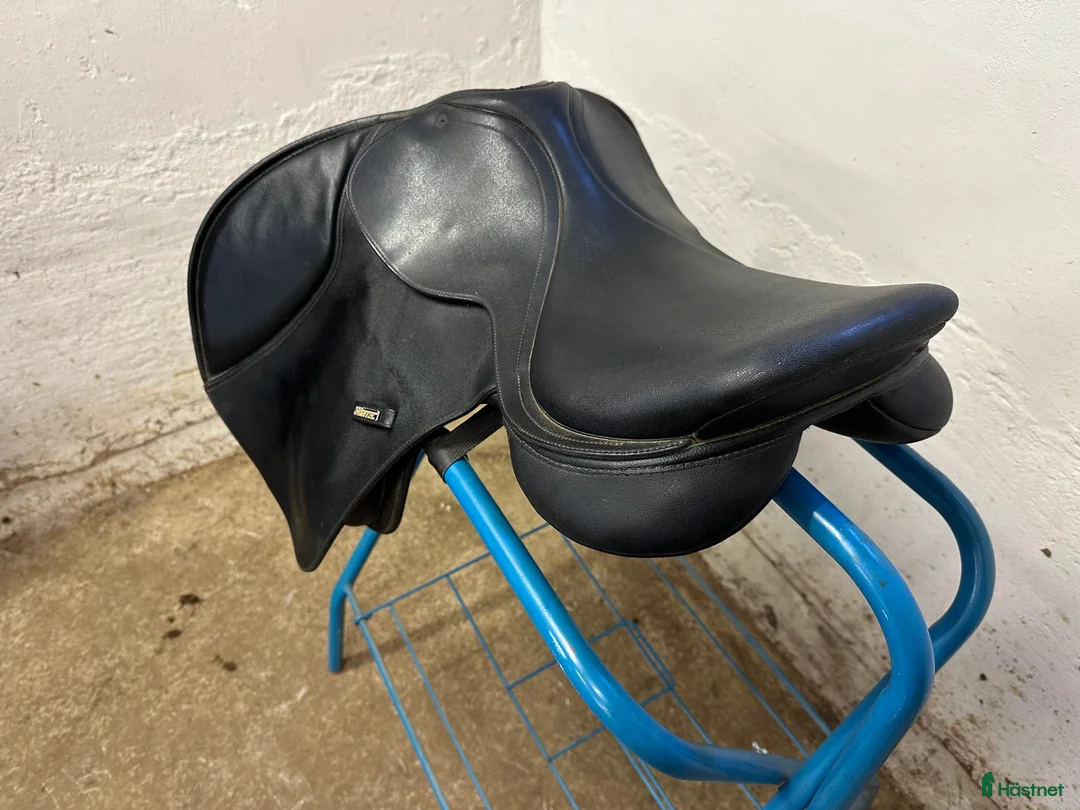 Sadlar hästutrustning till salu: Wintec hopp inkl 5 järn - Annons 3