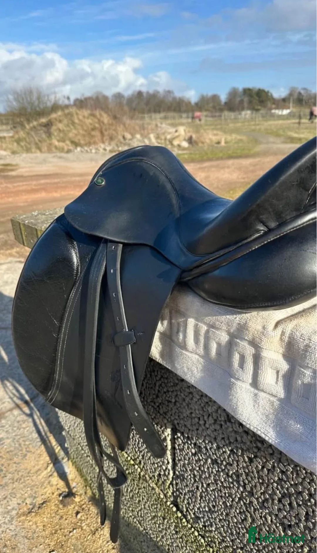 Sadlar hästutrustning till salu: Spalding Bretannica dressyrsadel 17.5 tum svart i Onsala - Annons 6