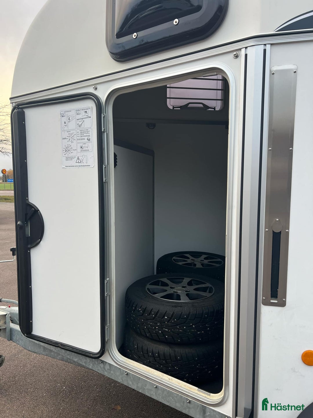 Hästtransporter  fordon & transport till salu: Royal XT WAF40U – funktionell, smidig och säker!  i Köping - Annons 5