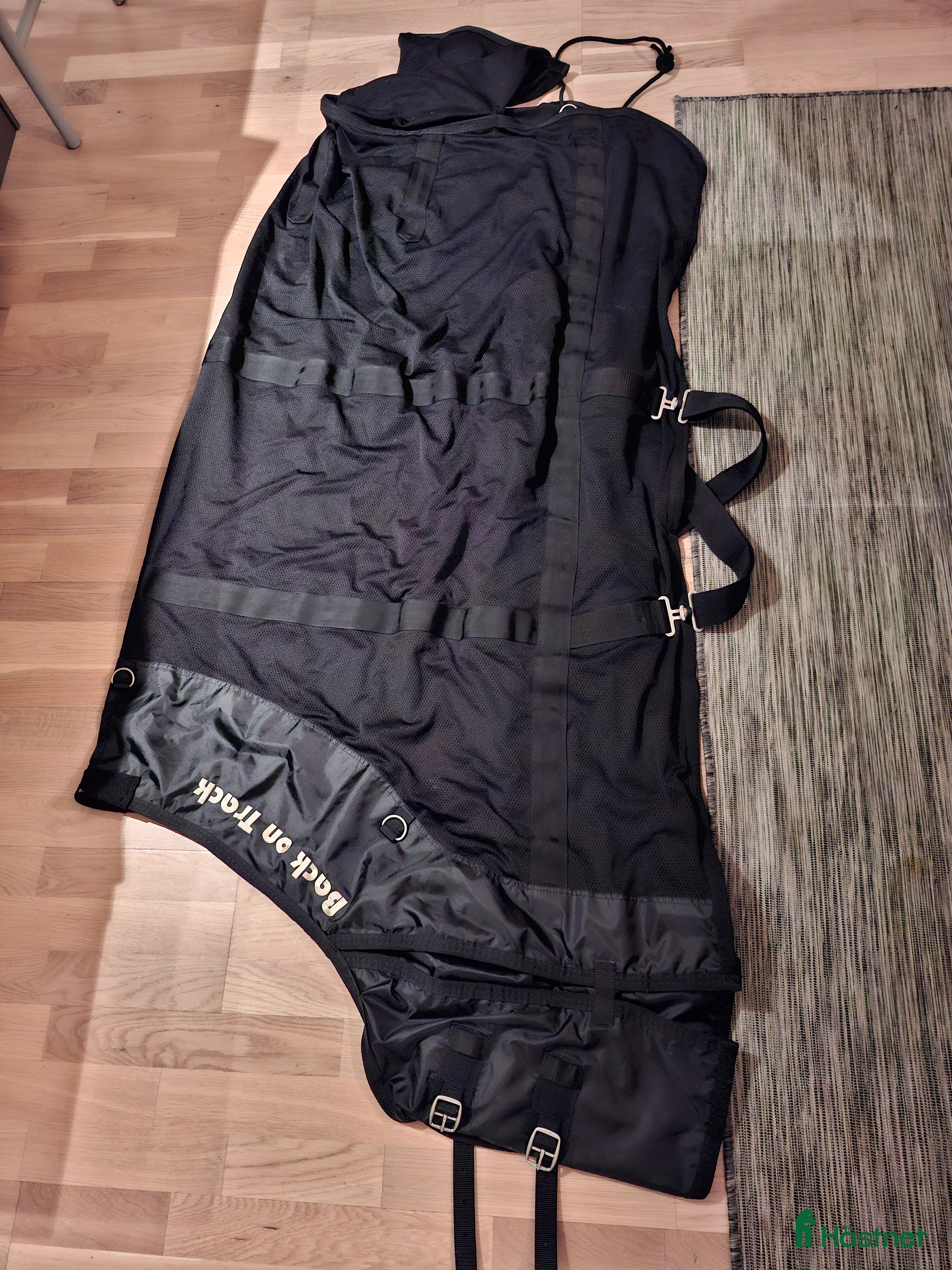 Täcken hästutrustning till salu: Back on track täcke i Örebro - Annons 3