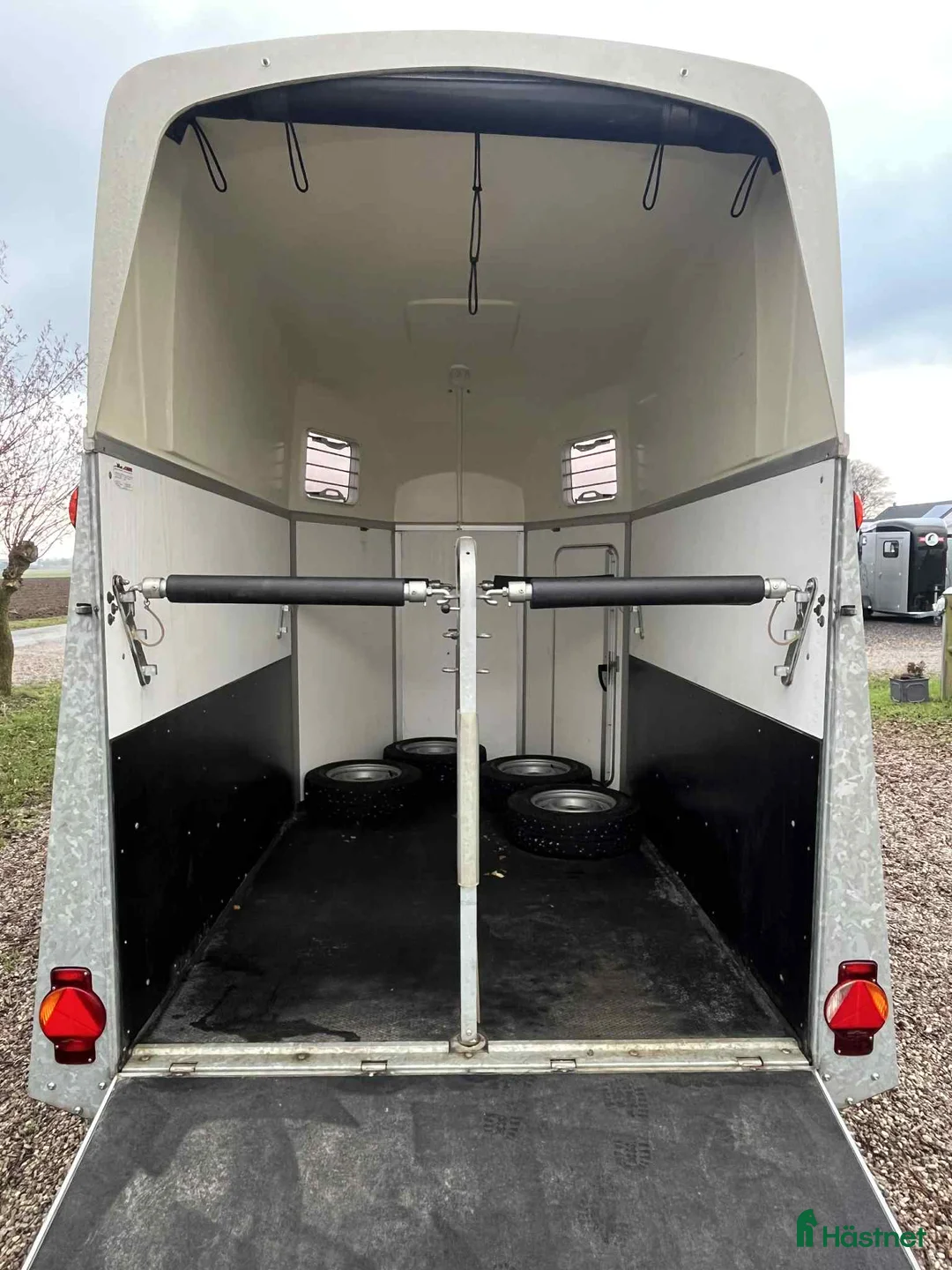 Hästtransporter  fordon & transport till salu: Nybesiktad & nyservad hästtransport ifrån Humbaur - Annons 2