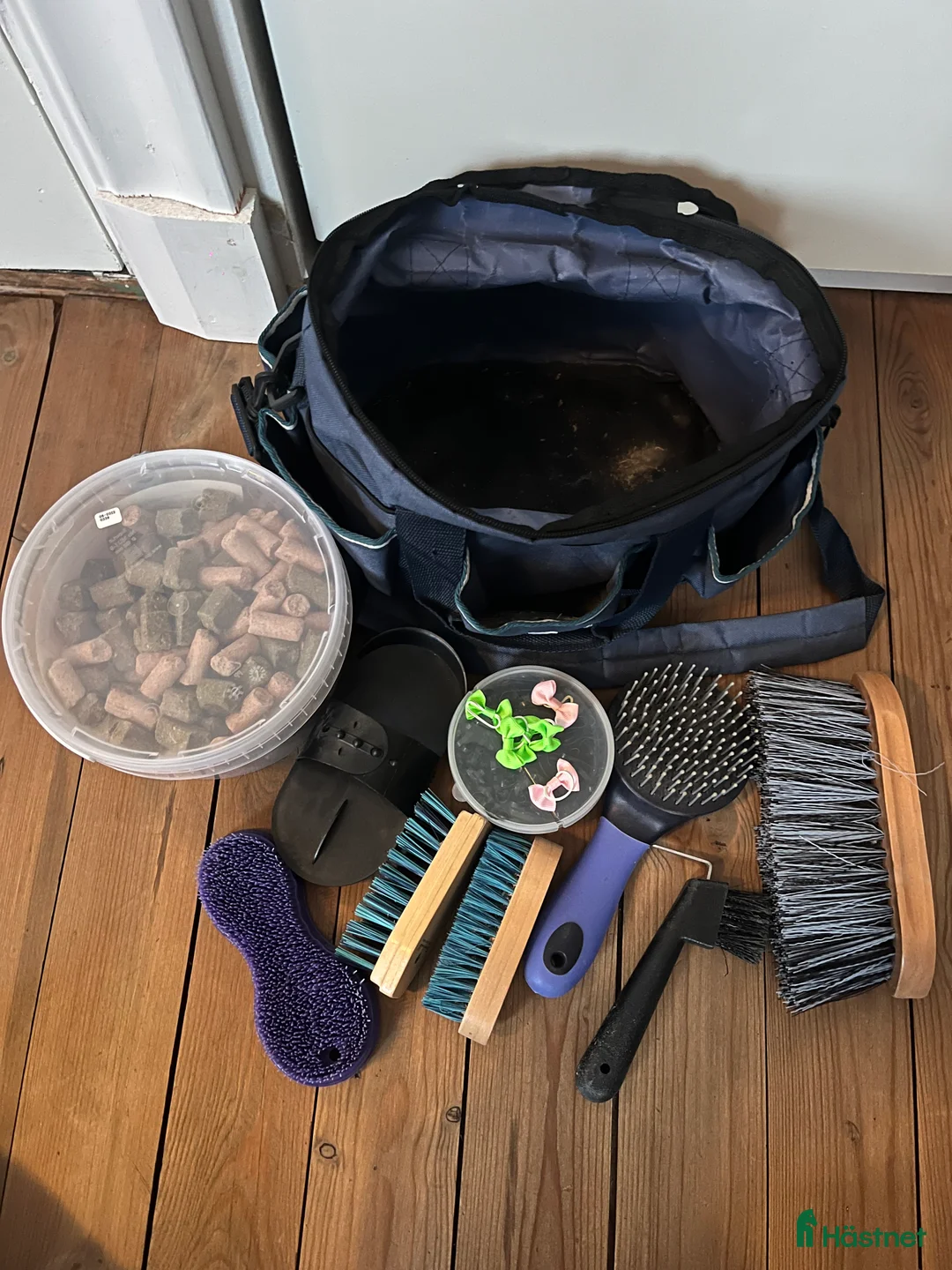 Övrig Hästutrustning hästutrustning till salu: Ryktväska med tillbehör - Annons 2