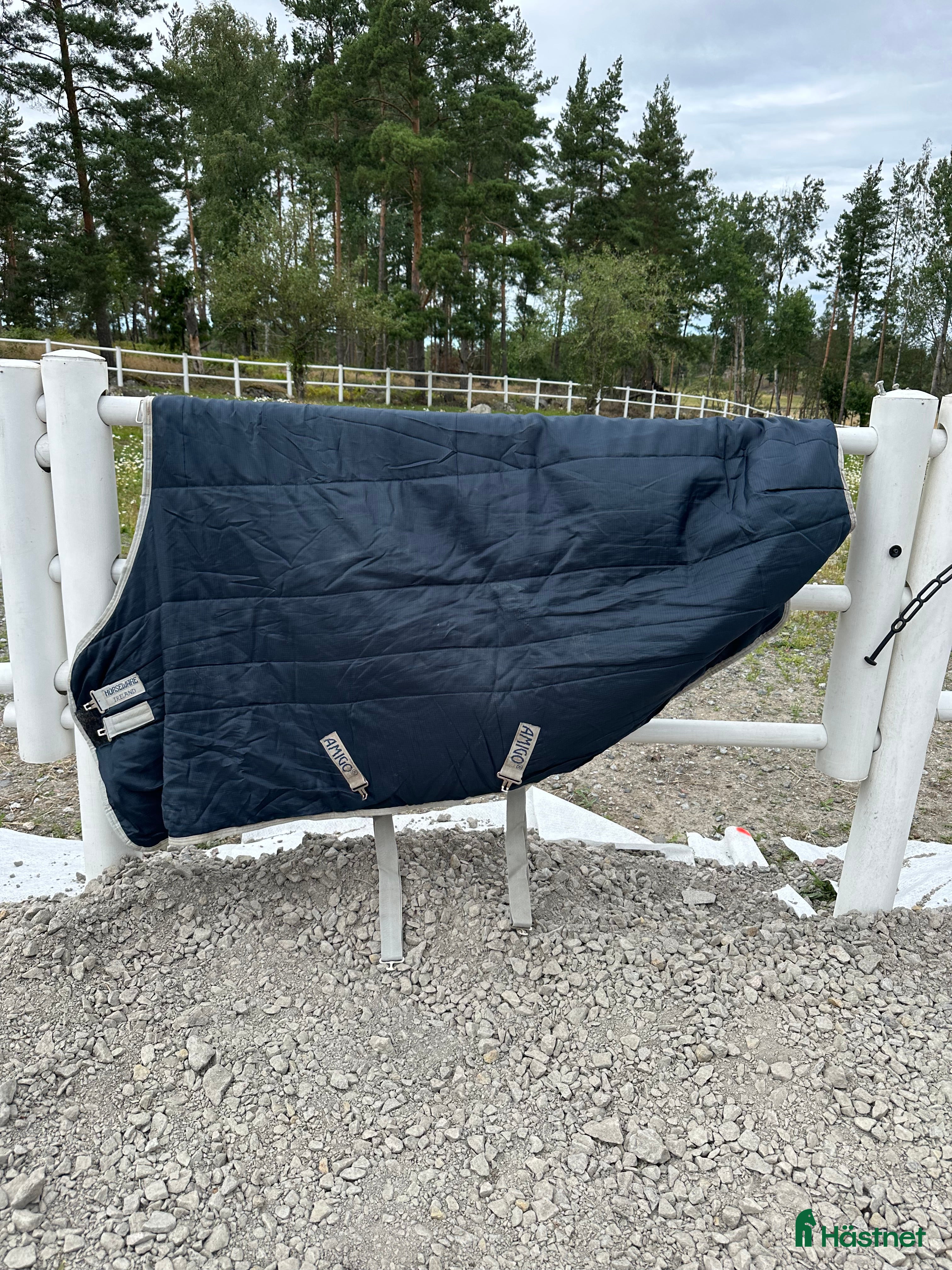 Täcken hästutrustning till salu: Amigo Insulator 200 g stalltäcke stl. 145 i Ekerö - Annons 10