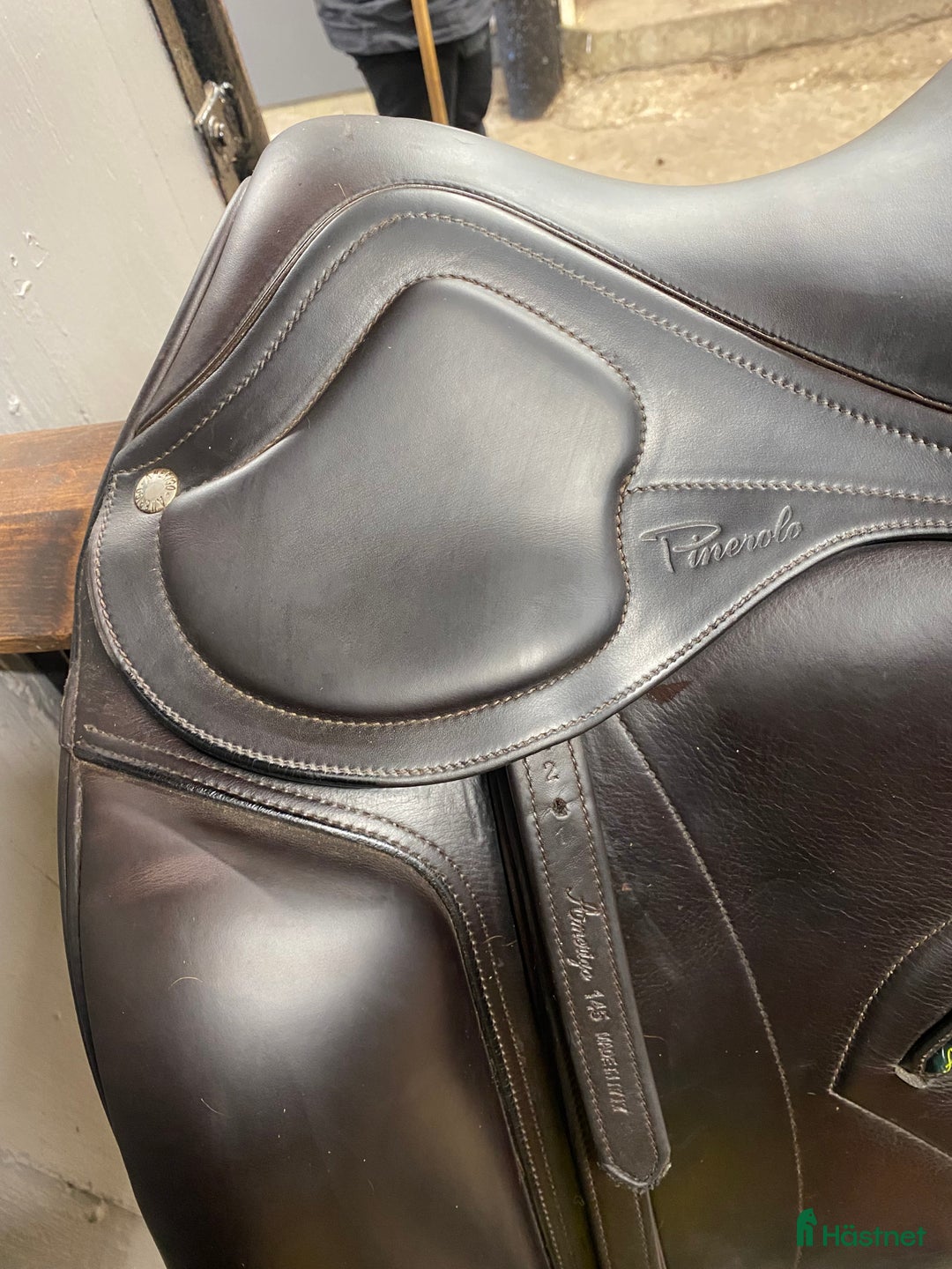 Sadlar hästutrustning till salu: Dressyrsadel från Amerigo Pinerolo 17 tum  i Stockholm - Annons 3