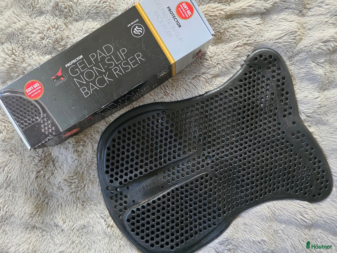 Sadeltillbehör hästutrustning till salu: Protector Backriser gelpad  i Vaggeryd - Annons 1