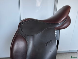 Sadlar hästutrustning till salu: Hoppsadel i Habo - Annons 1