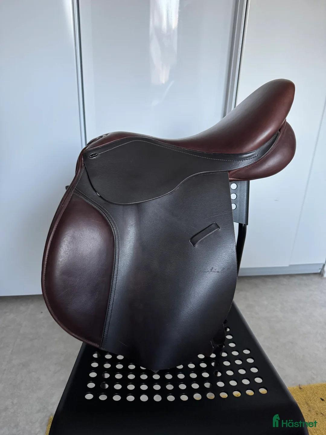 Sadlar hästutrustning till salu: Hoppsadel i Habo - Annons 1
