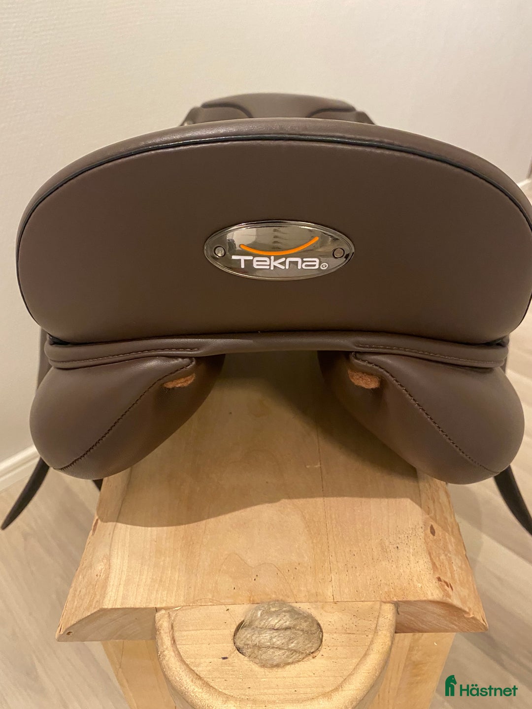 Sadlar hästutrustning till salu: Tekna dressyr 16,5” med gjord & koppjärn  i Motala - Annons 5