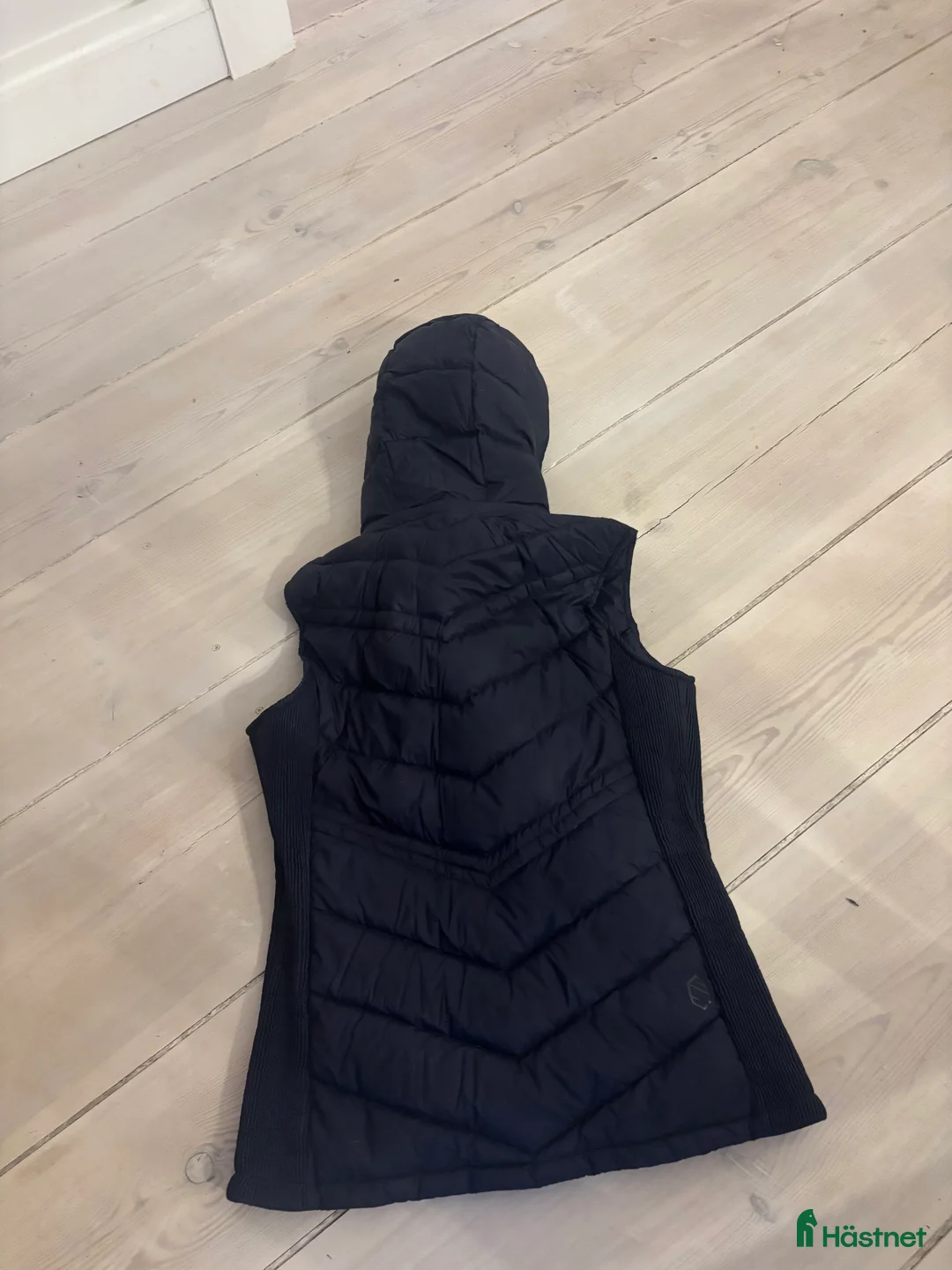 Jackor & Kavajer ryttarutrustning till salu: Dunväst från Samshield  i Vreta Kloster - Annons 2