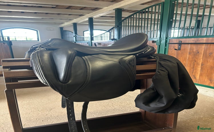 Sadlar hästutrustning till salu i Värsås - Annons 4