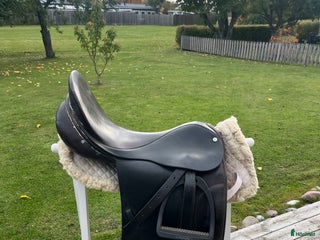 Sadlar hästutrustning till salu: Fin Dressyrsadel i Norrköping - Annons 2
