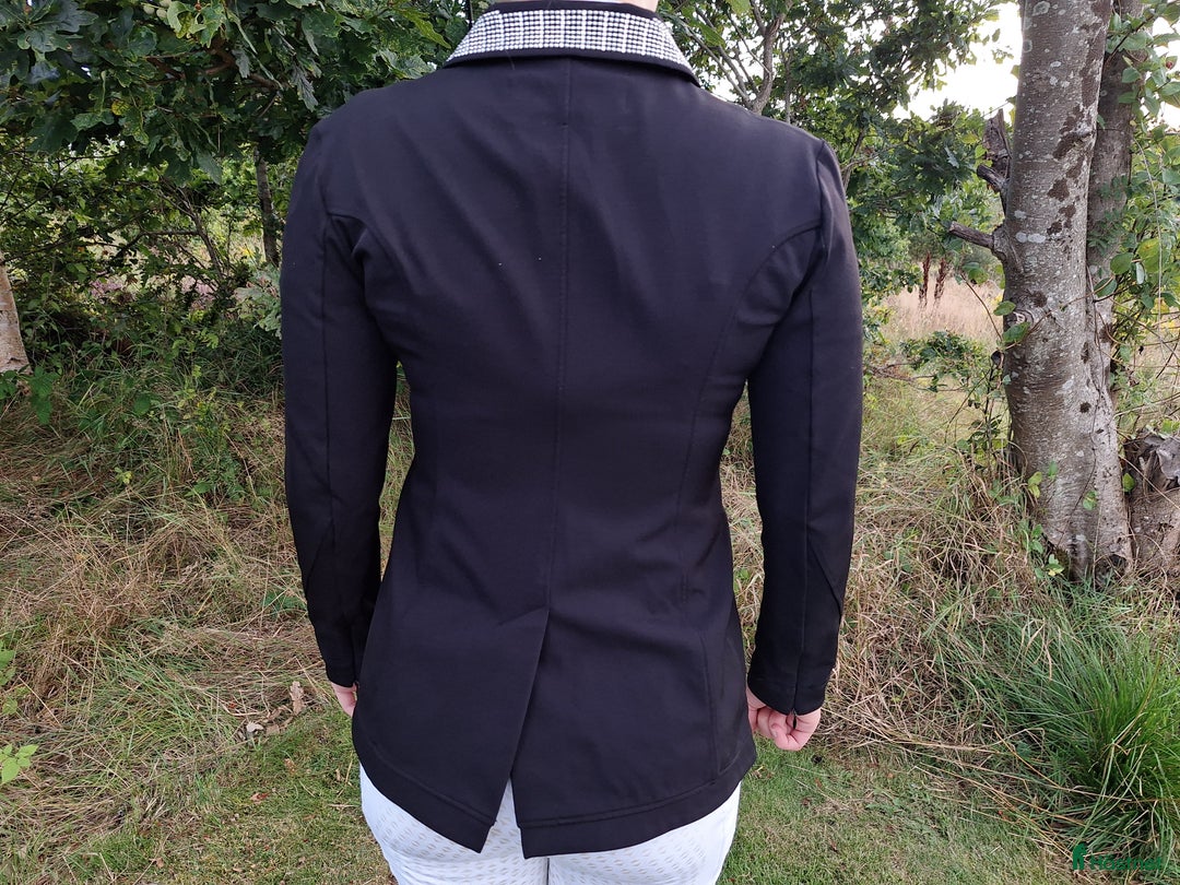 Jackor & Kavajer ryttarutrustning till salu: Animo Minifrack / Frankett i Torslanda - Annons 3