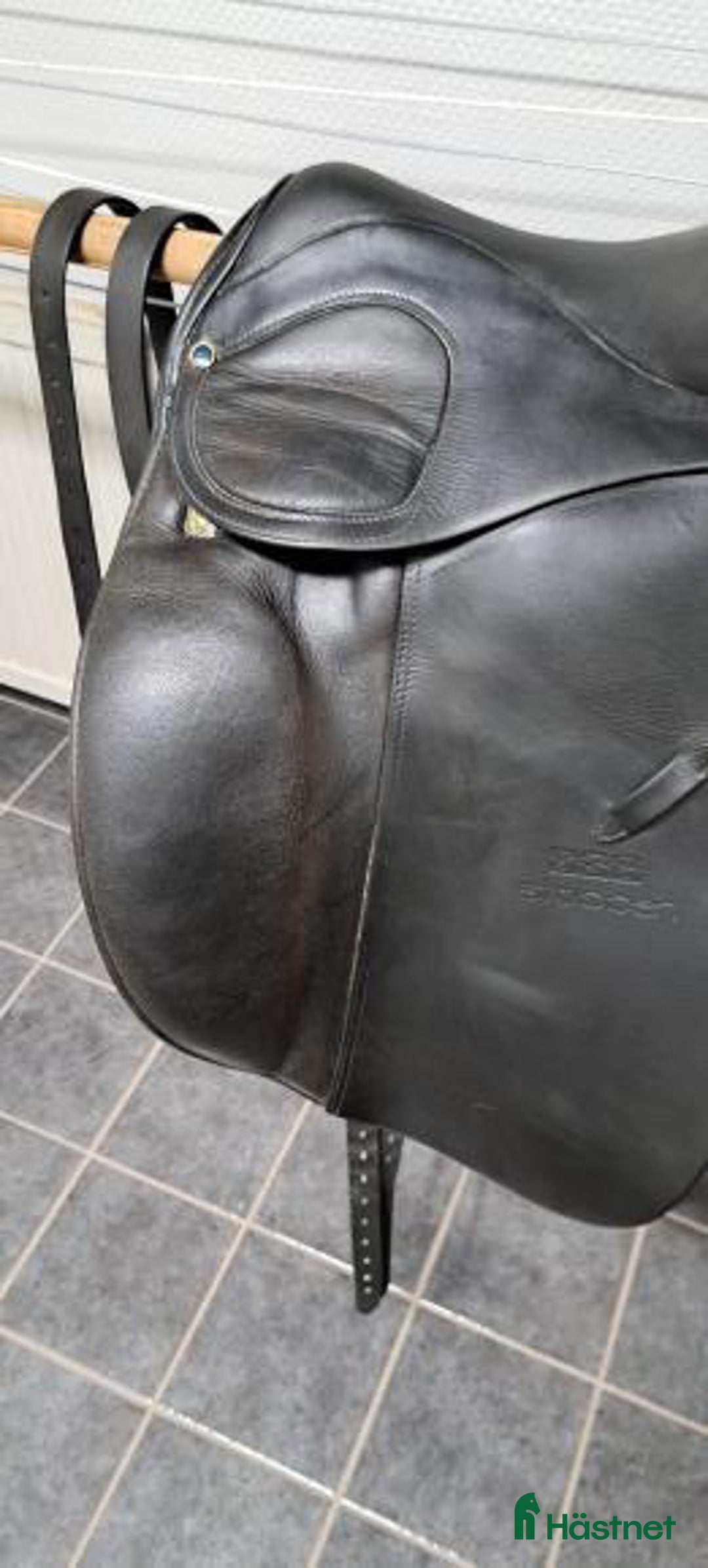 Sadlar hästutrustning till salu: Dressyrsadel 17’ 30 Stübben Scandica i Arvika - Annons 2