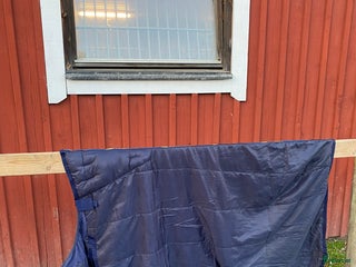 Täcken hästutrustning till salu: Stalltäcke Trinity stl 135 i Järfälla - Annons 2