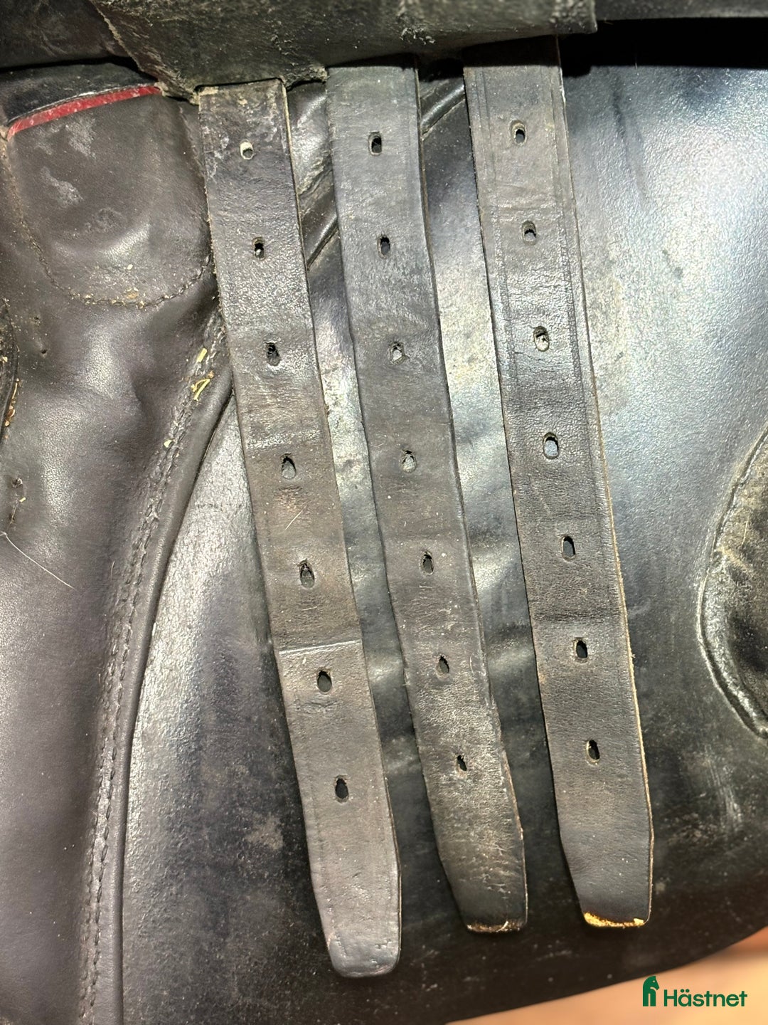 Sadlar hästutrustning till salu: Äldre Stübben sadel  i Vittsjö - Annons 2