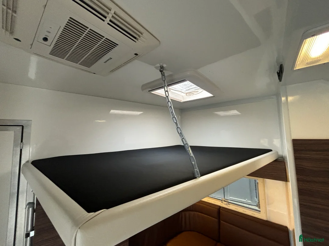 Hästtransporter  fordon & transport till salu: RJH Trailer 3-hästar med bodel i Mariefred - Annons 6