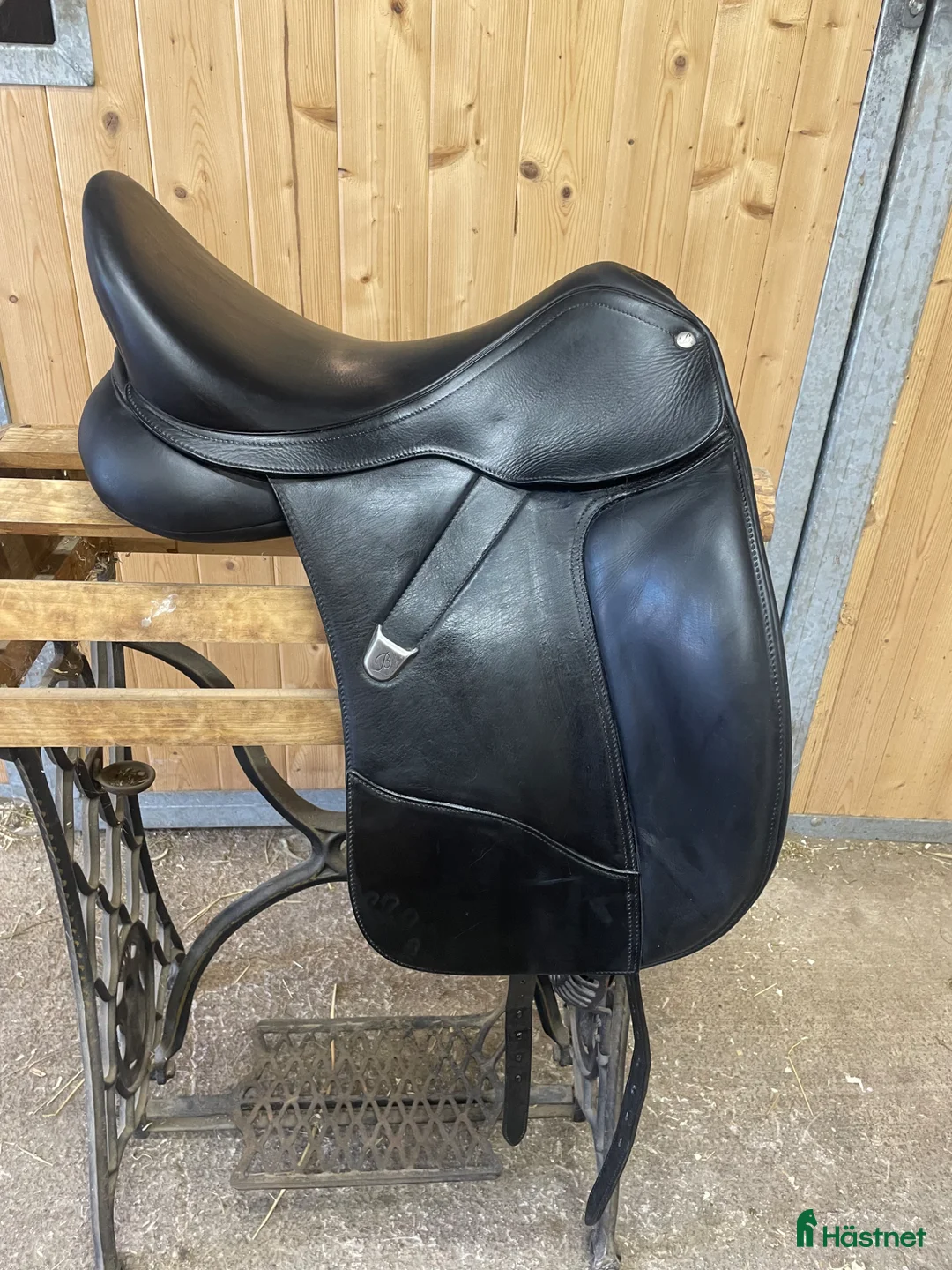 Sadlar hästutrustning till salu: Bates Dressage Luxe i Hedemora - Annons 1