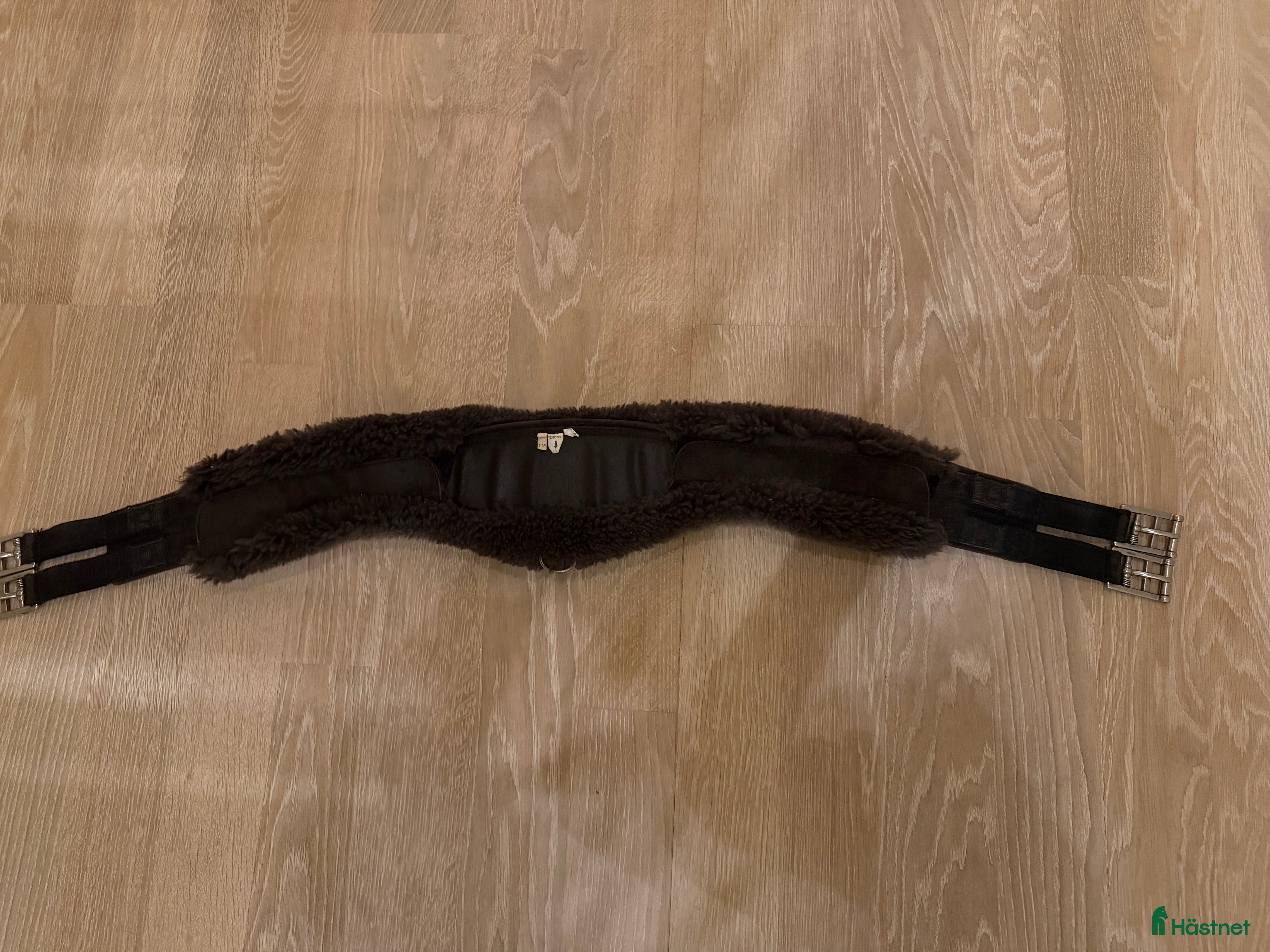 Sadeltillbehör hästutrustning Mattes sadelgjord i fårskinn 115cm  - Annons 2