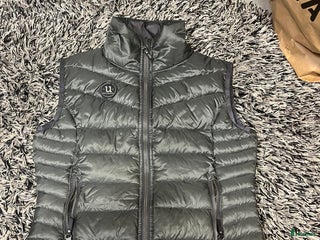 Jackor & Kavajer ryttarutrustning till salu: Fin Uhip väst i Örebro - Annons 13