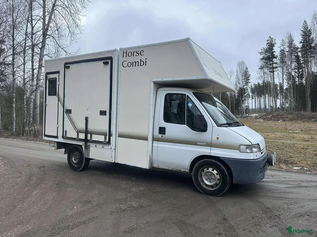 Hästlastbilar  fordon & transport till salu: Mkt fin hästlastbil med bodel  - Annons 1